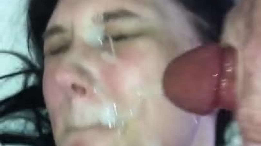 ⁣Facial while fucked